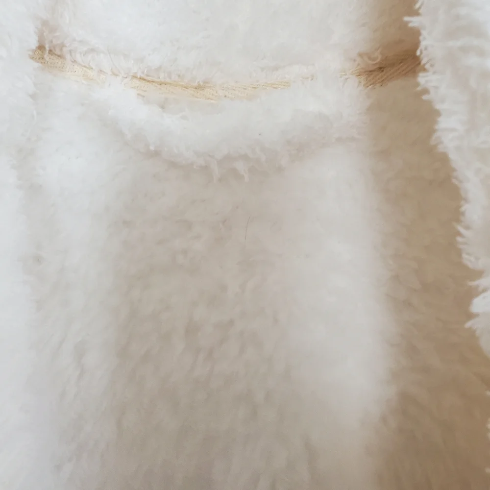 New White FLUFFY ROBE,ONE SIZE - Picture 10 of 10
